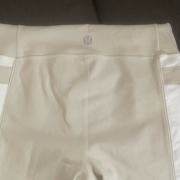 Lululemon stretch long shorts, size 4 with A LOT of stretch! Great condition - Picture 1 of 6
